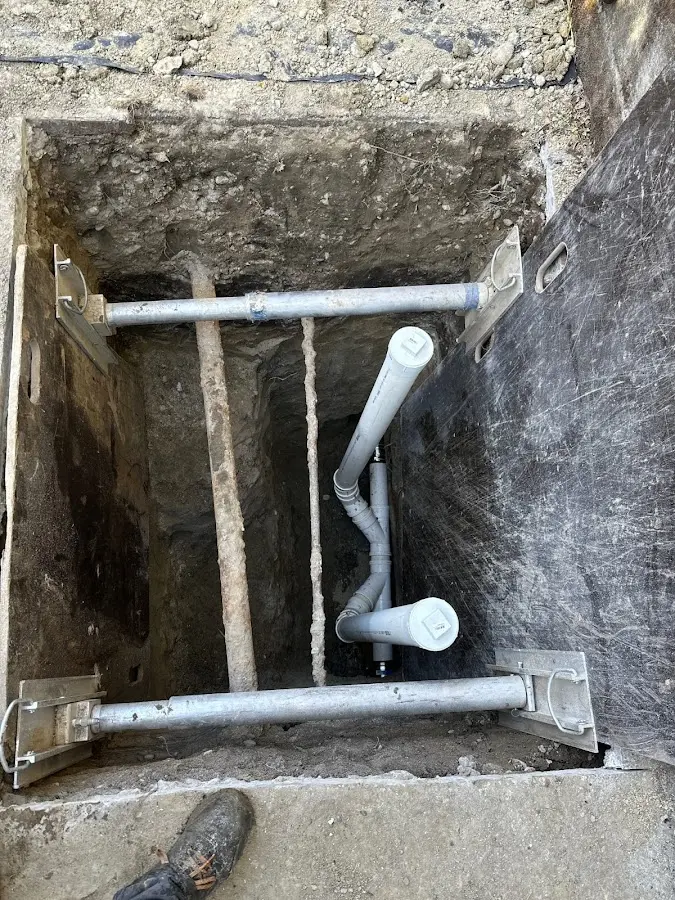 Experienced plumber completing Faucet Repair work in Peru